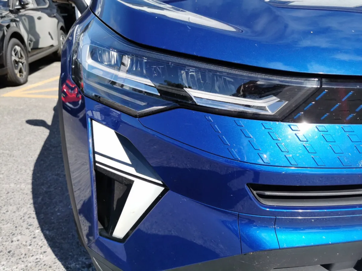 Renault Captur Hatchback, Petrol Hybrid, 2025, Blue