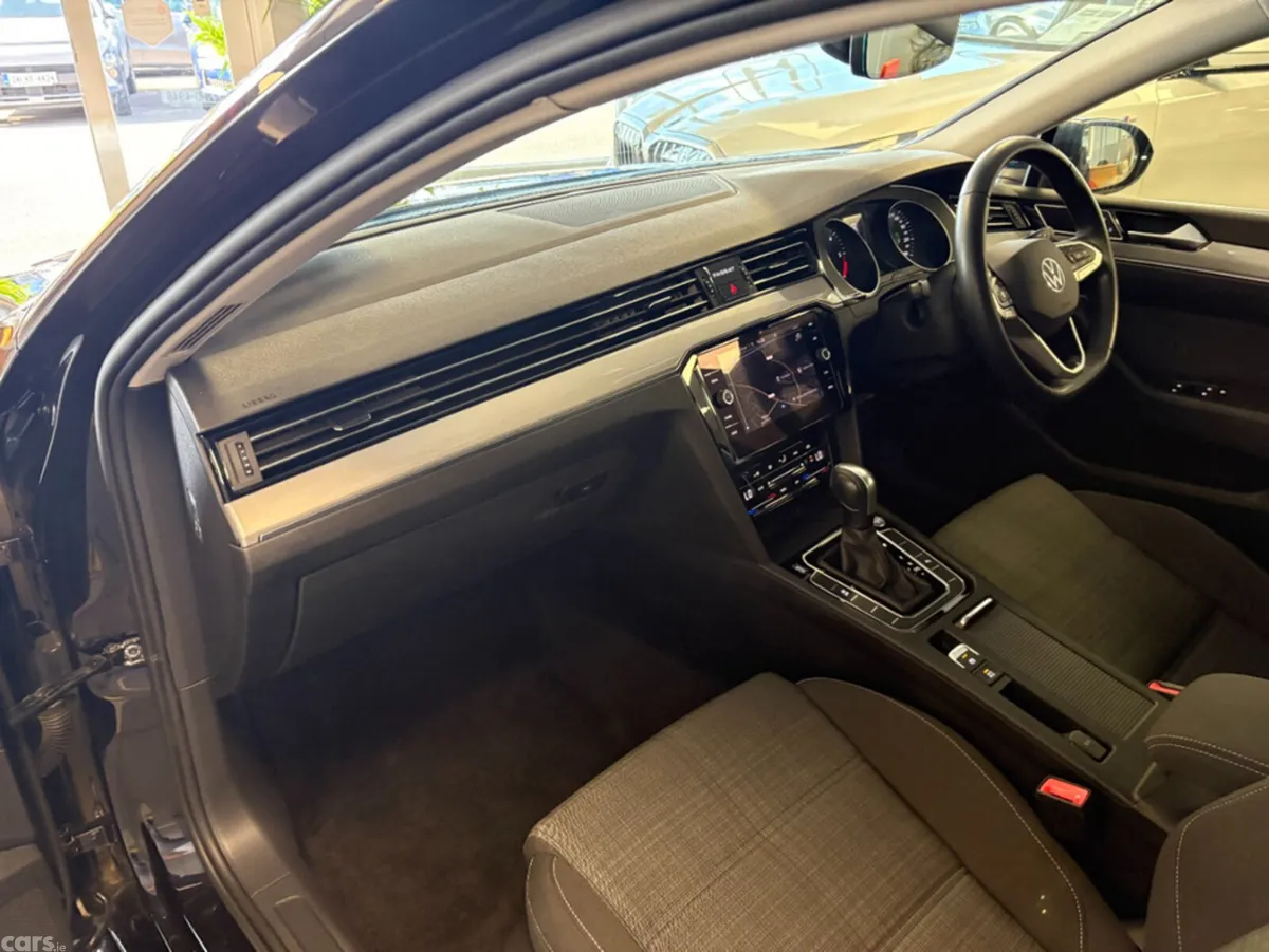 Volkswagen Passat Saloon, Diesel, 2022, Black
