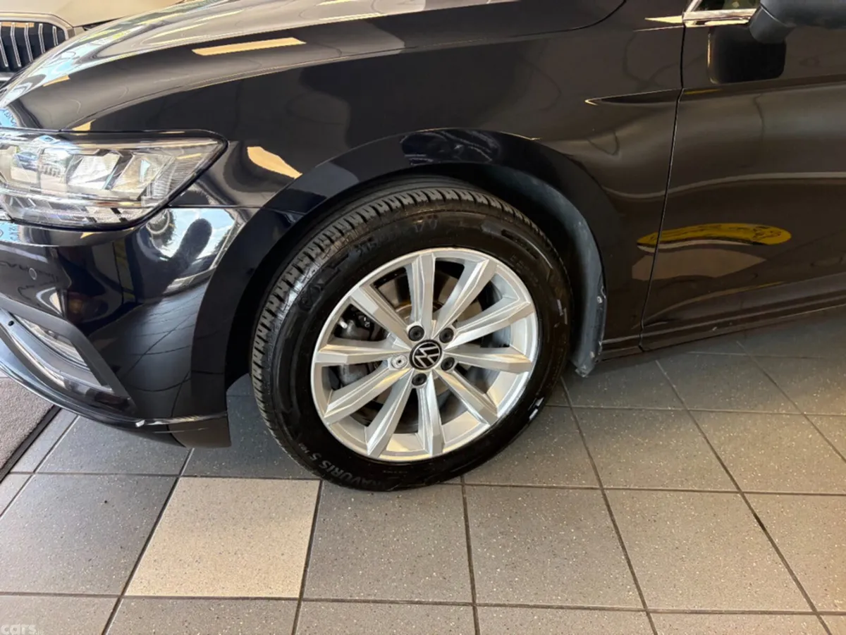 Volkswagen Passat Saloon, Diesel, 2022, Black