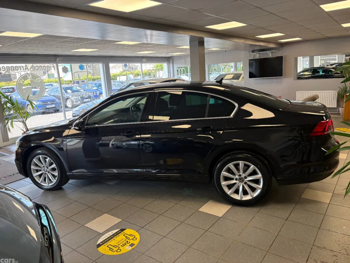 Volkswagen Passat Saloon, Diesel, 2022, Black