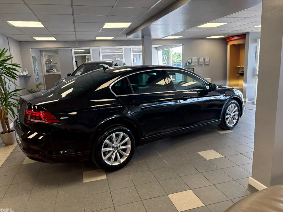 Volkswagen Passat Saloon, Diesel, 2022, Black