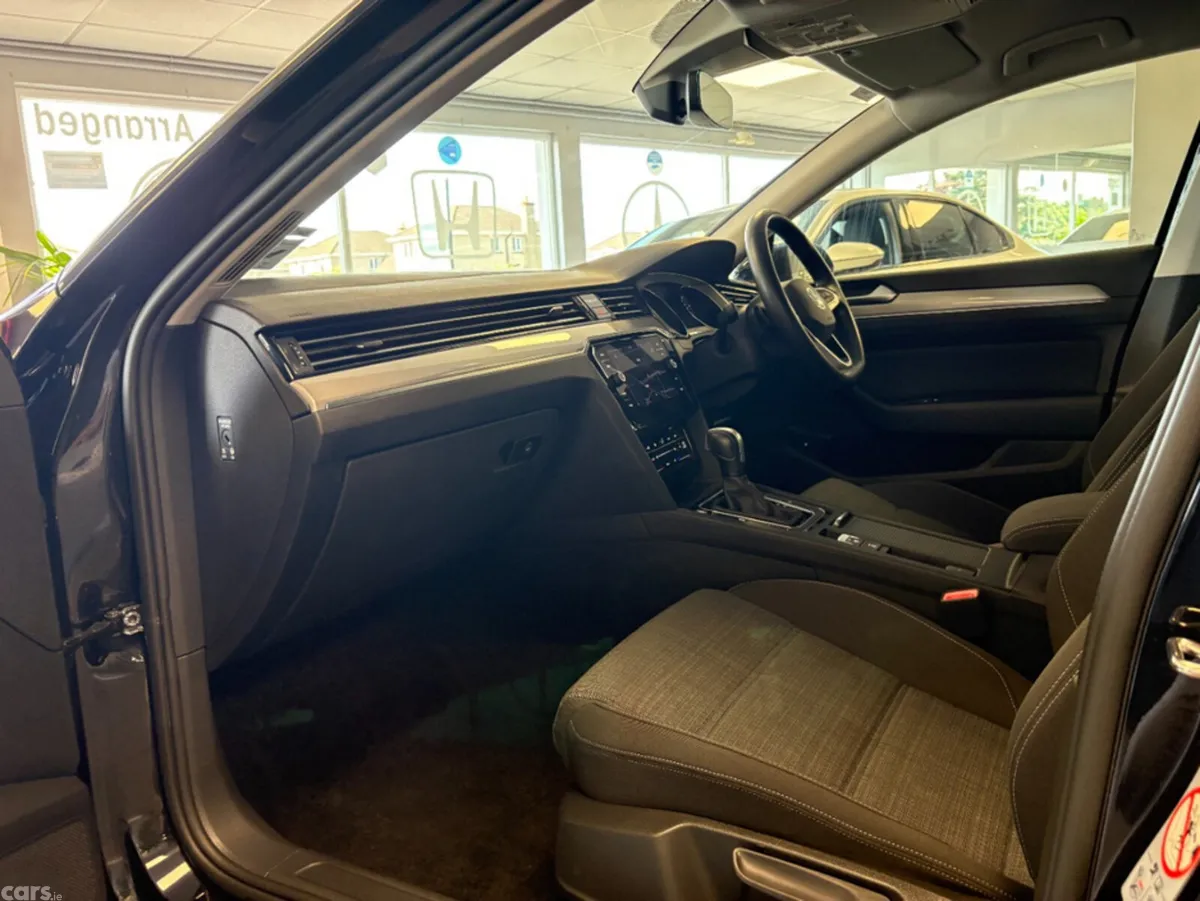 Volkswagen Passat Saloon, Diesel, 2022, Black