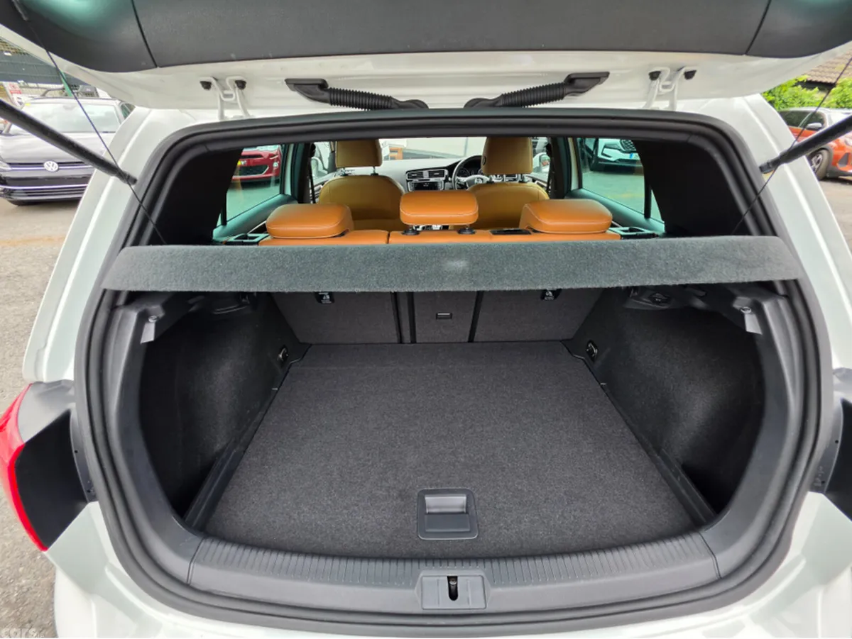 Volkswagen Golf Hatchback, Petrol, 2015, White