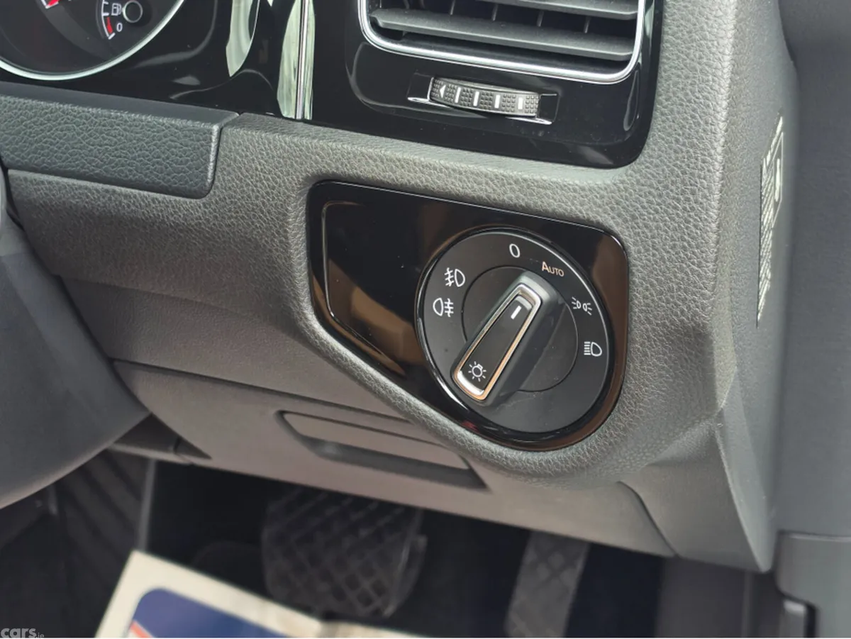 Volkswagen Golf Hatchback, Petrol, 2015, White