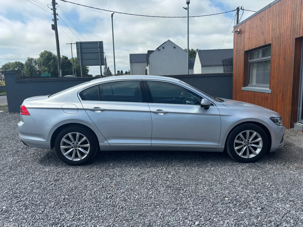 Volkswagen Passat Saloon, Diesel, 2022, Silver