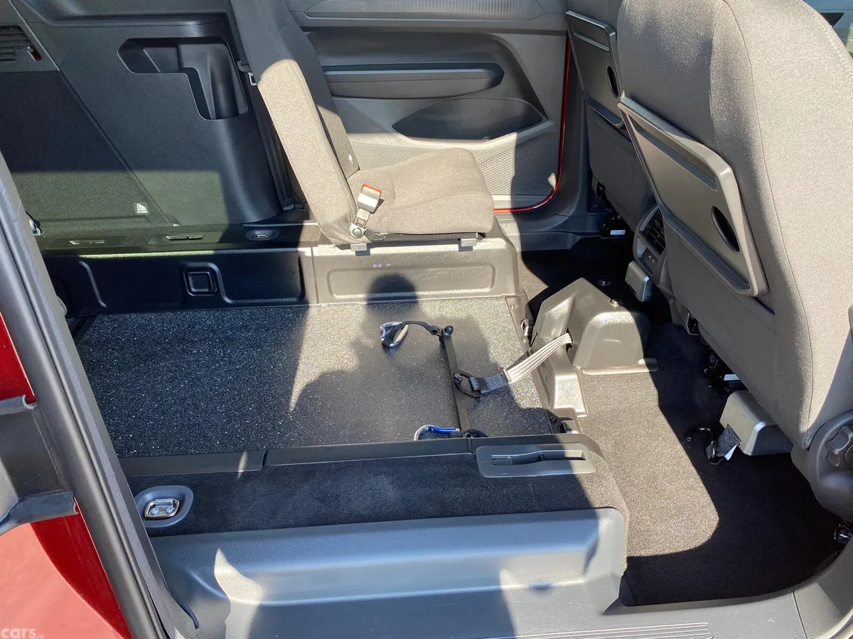 Ford Tourneo Connect MPV, Diesel, 2024, Red