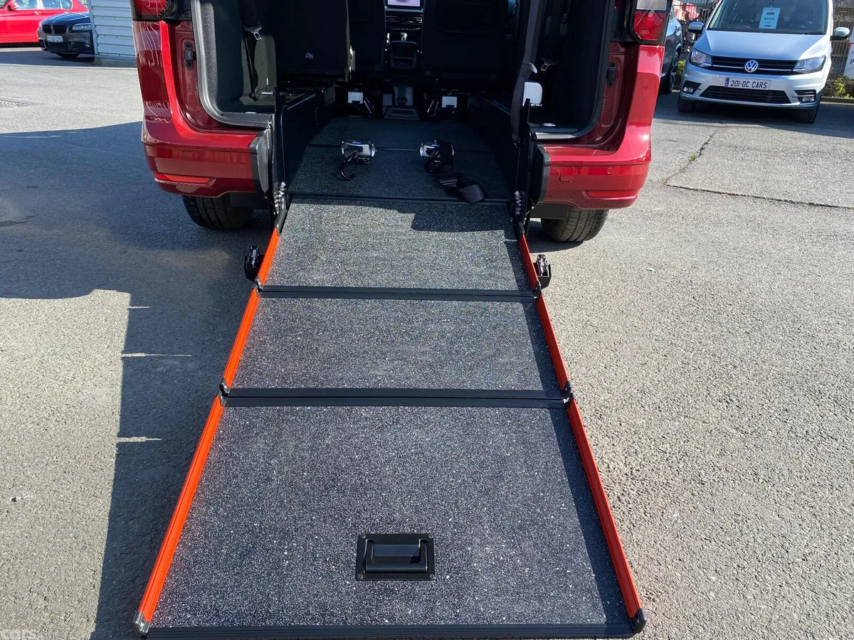 Ford Tourneo Connect MPV, Diesel, 2024, Red