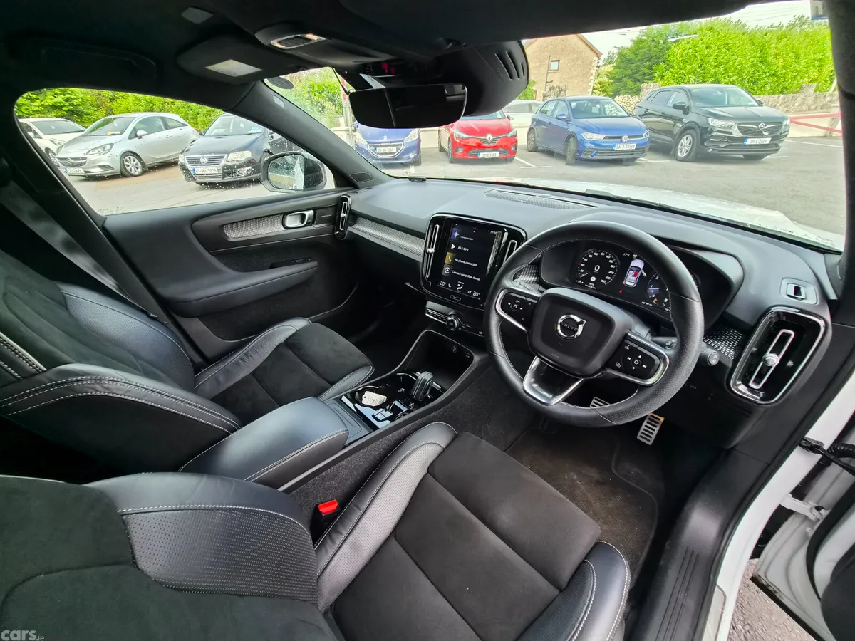 Volvo XC40 SUV, Petrol Hybrid, 2020, White