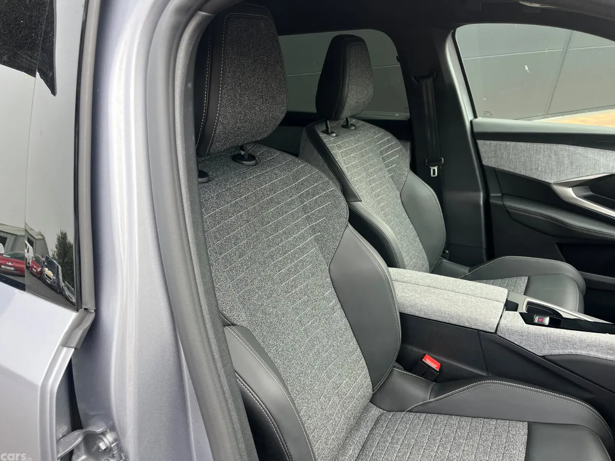 Peugeot 5008 MPV, Petrol Hybrid, 2026, Blue