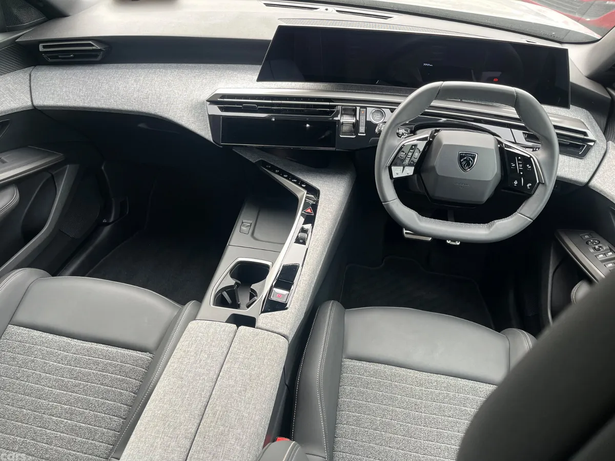 Peugeot 5008 MPV, Petrol Hybrid, 2026, Blue