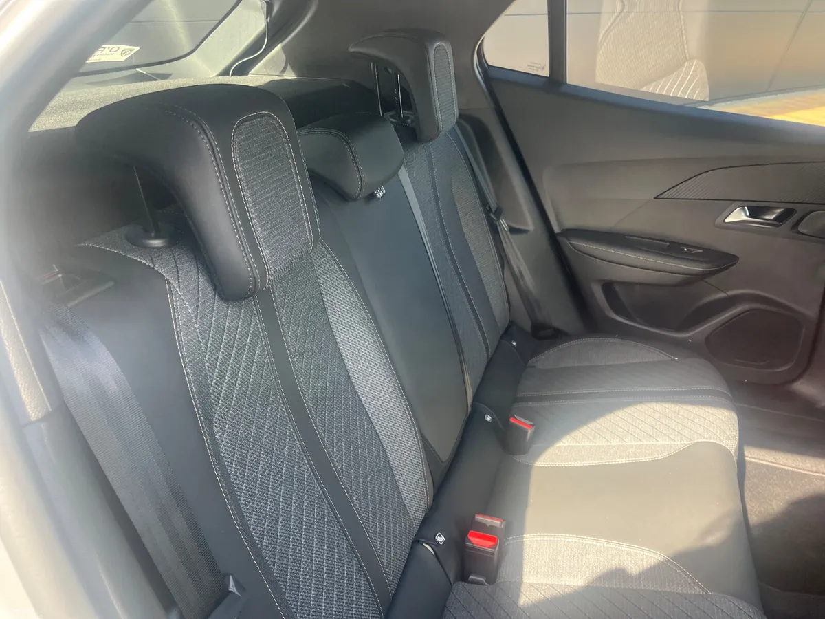 Peugeot 2008 MPV, Petrol Hybrid, 2026, Grey
