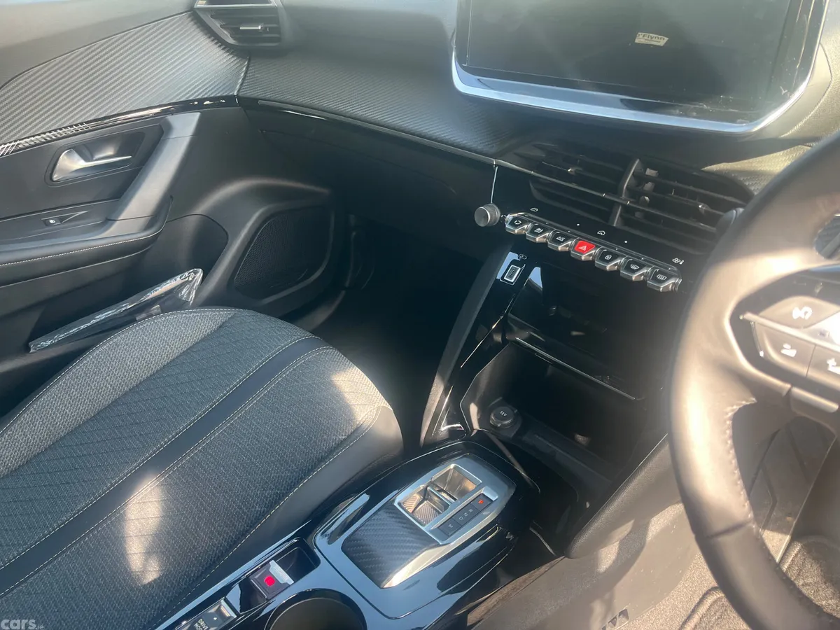 Peugeot 2008 MPV, Petrol Hybrid, 2026, Grey