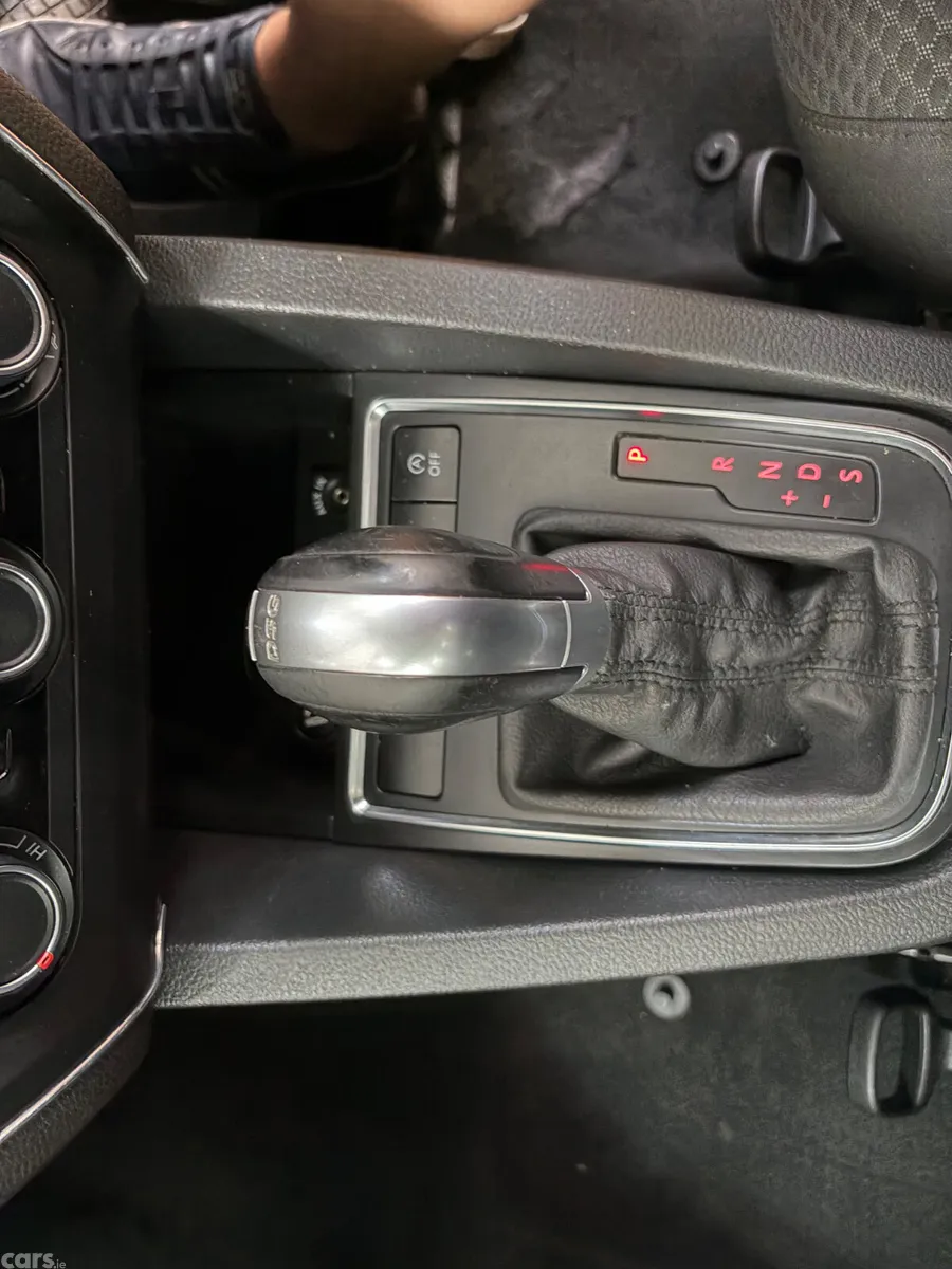 Volkswagen Jetta Saloon, Diesel, 2015, Silver