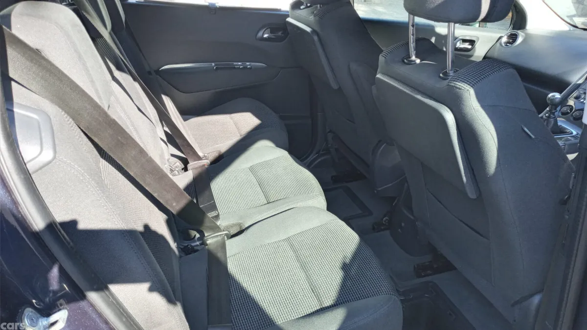 Peugeot 5008 MPV, Diesel, 2014, Blue