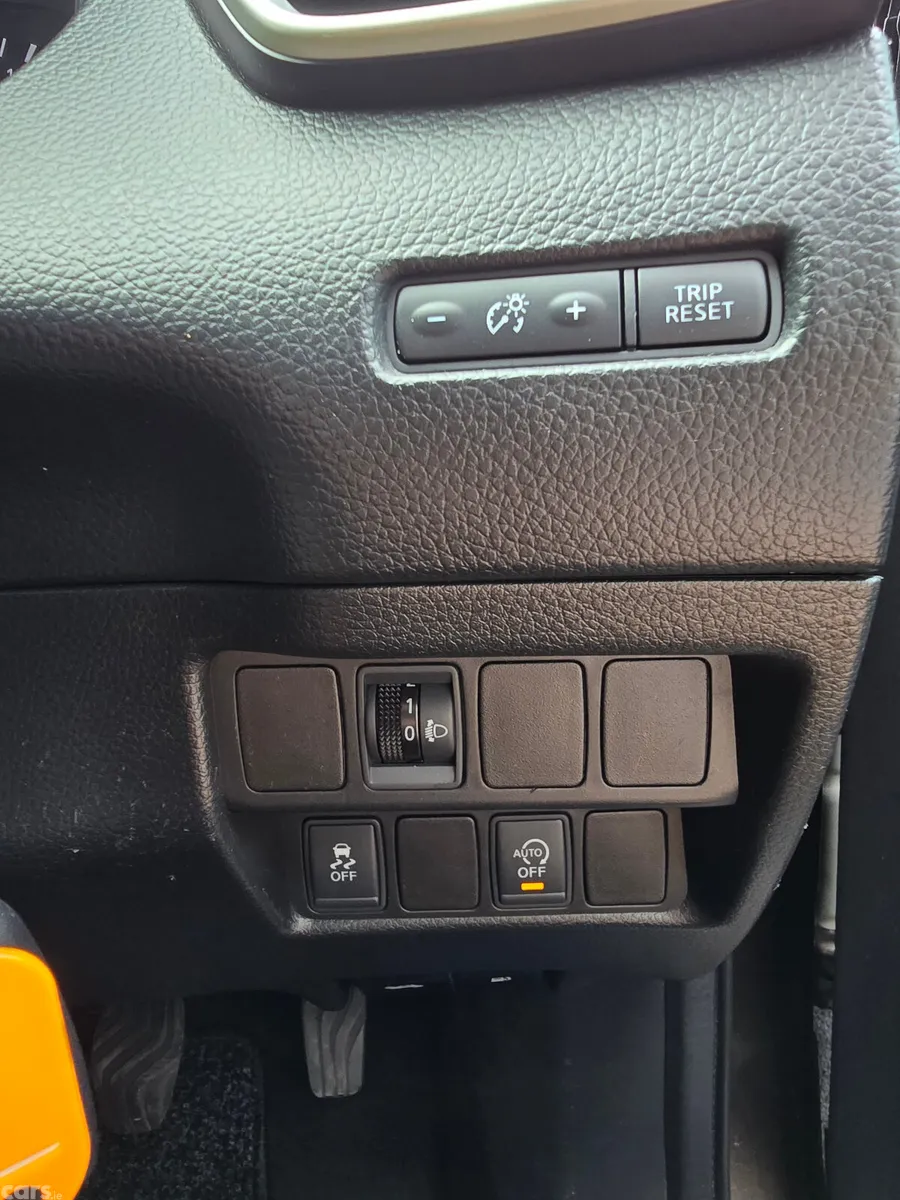 Nissan Qashqai SUV, Petrol, 2016, Brown