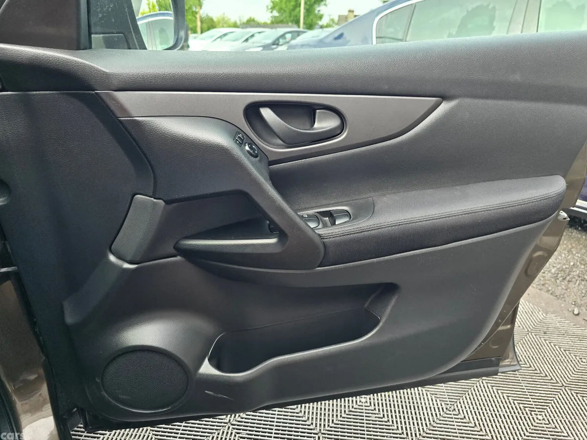 Nissan Qashqai SUV, Petrol, 2016, Brown