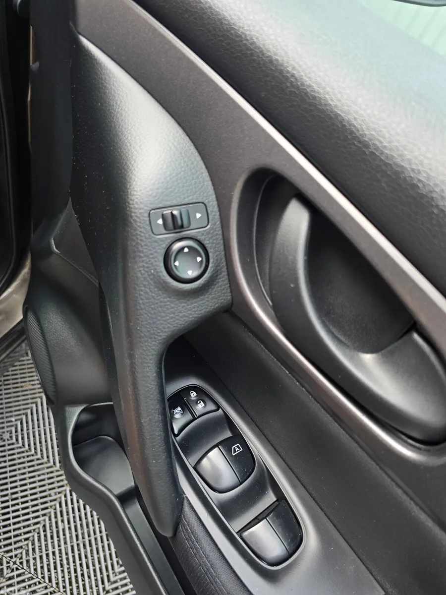 Nissan Qashqai SUV, Petrol, 2016, Brown