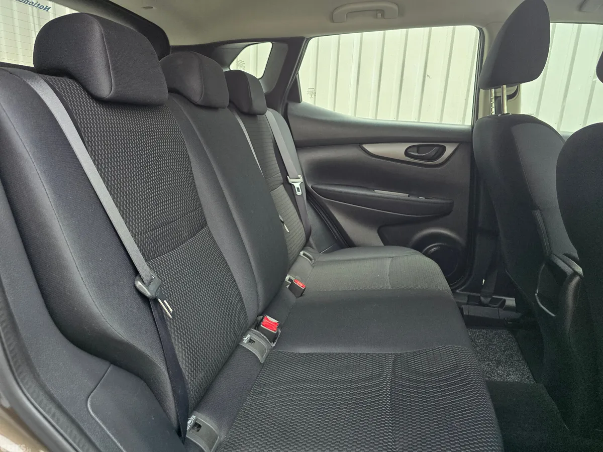 Nissan Qashqai SUV, Petrol, 2016, Brown