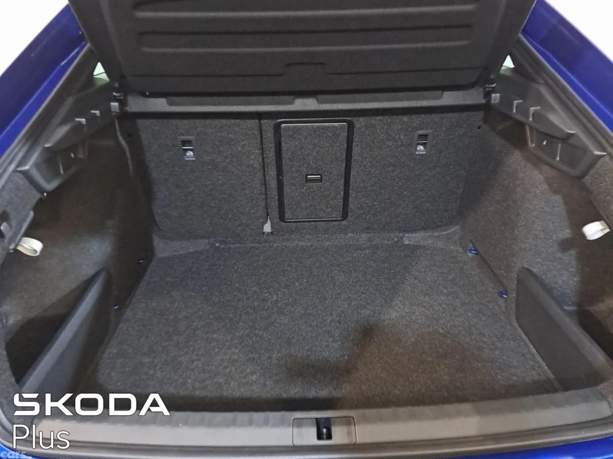 Skoda Octavia Saloon, Petrol, 2025, Blue