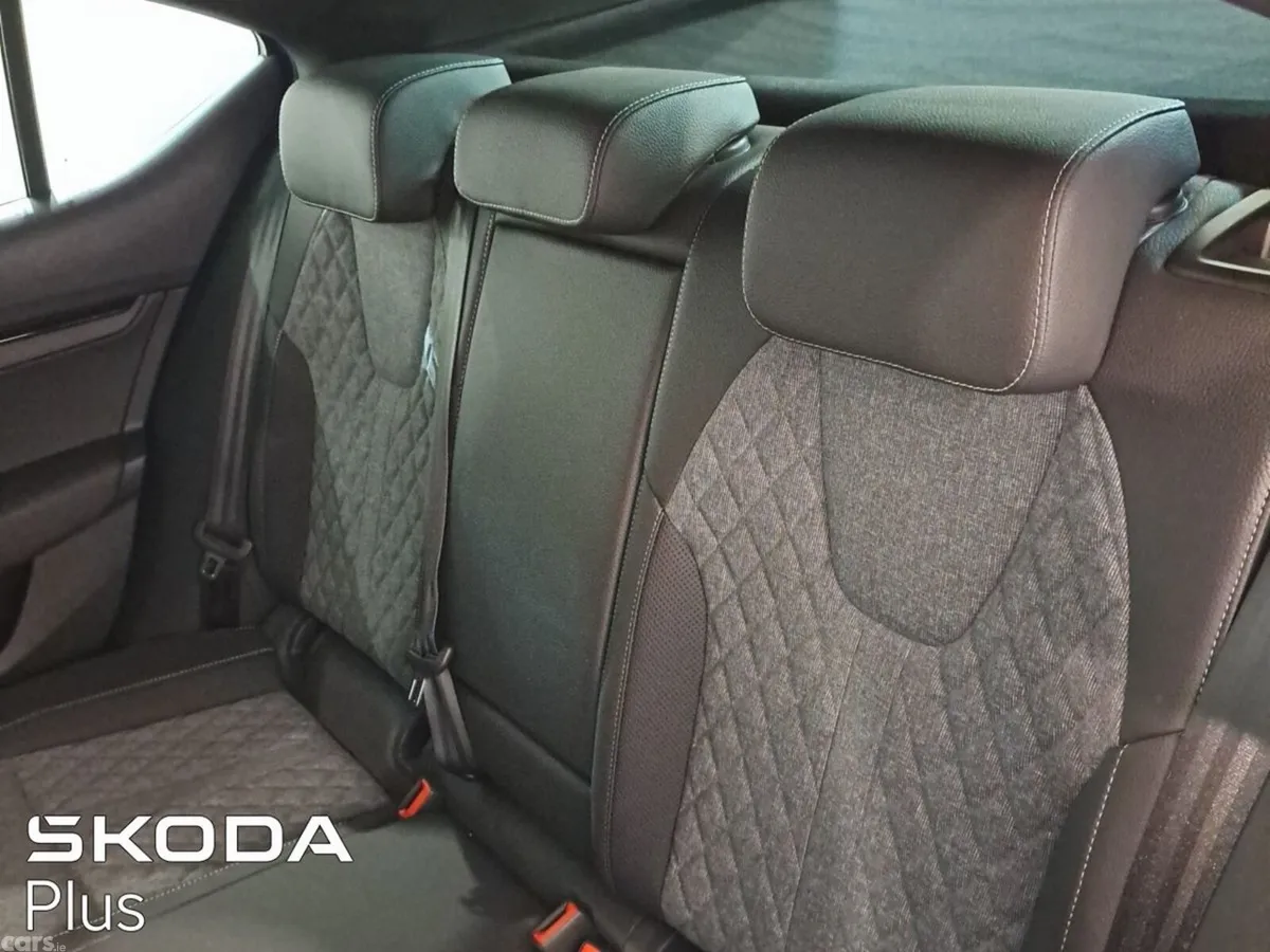 Skoda Octavia Saloon, Petrol, 2025, Blue