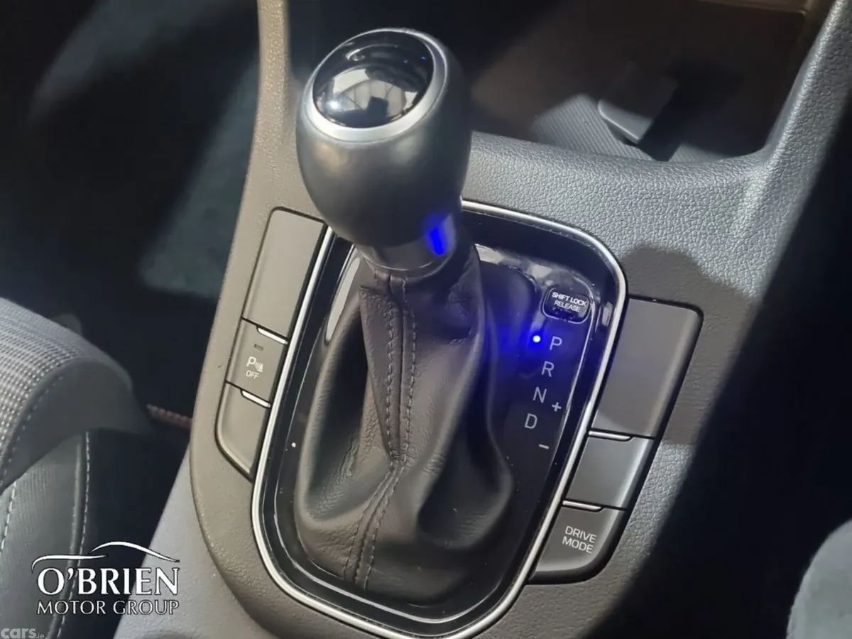 Hyundai i30 Estate, Diesel Hybrid, 2021, Black