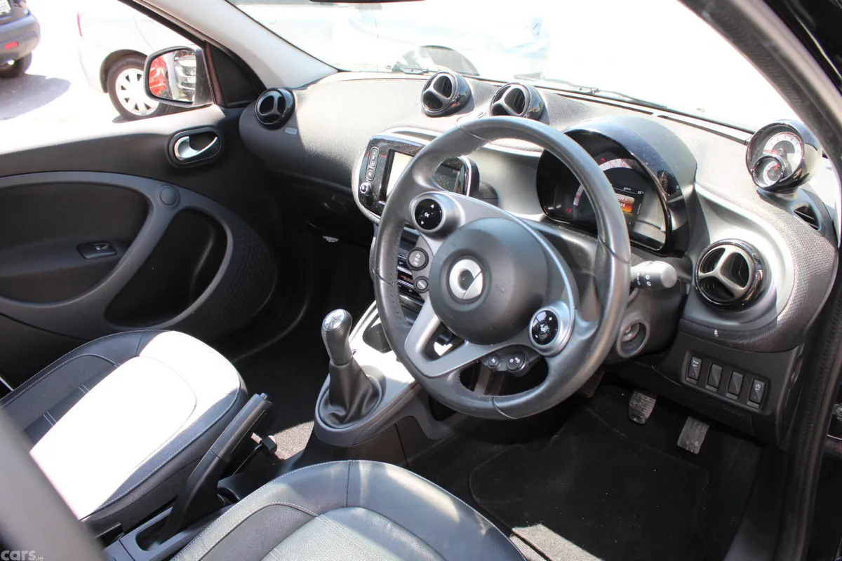 Smart Forfour Hatchback, Petrol, 2018, White