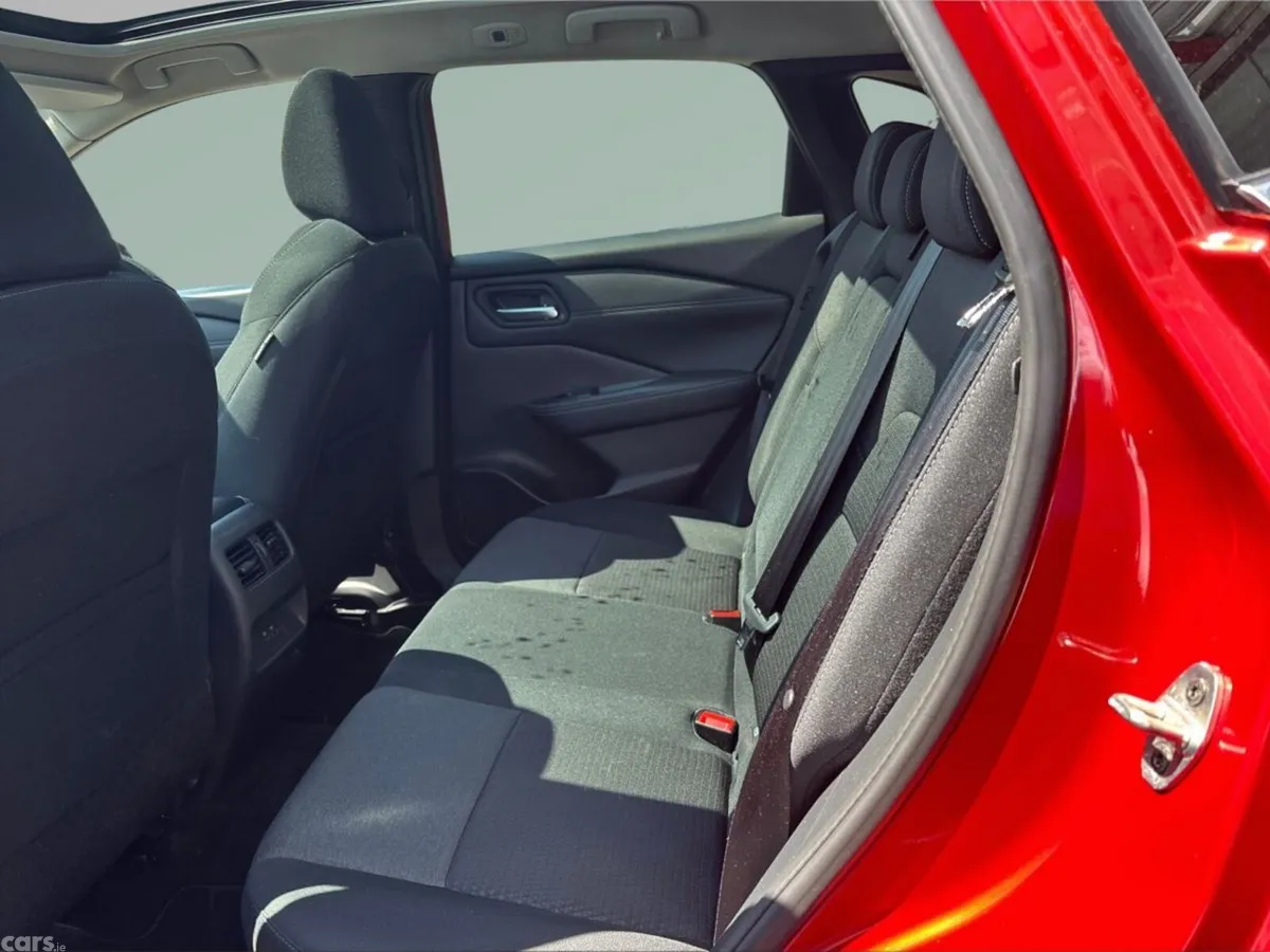 Nissan Qashqai MPV, Petrol, 2023, Red