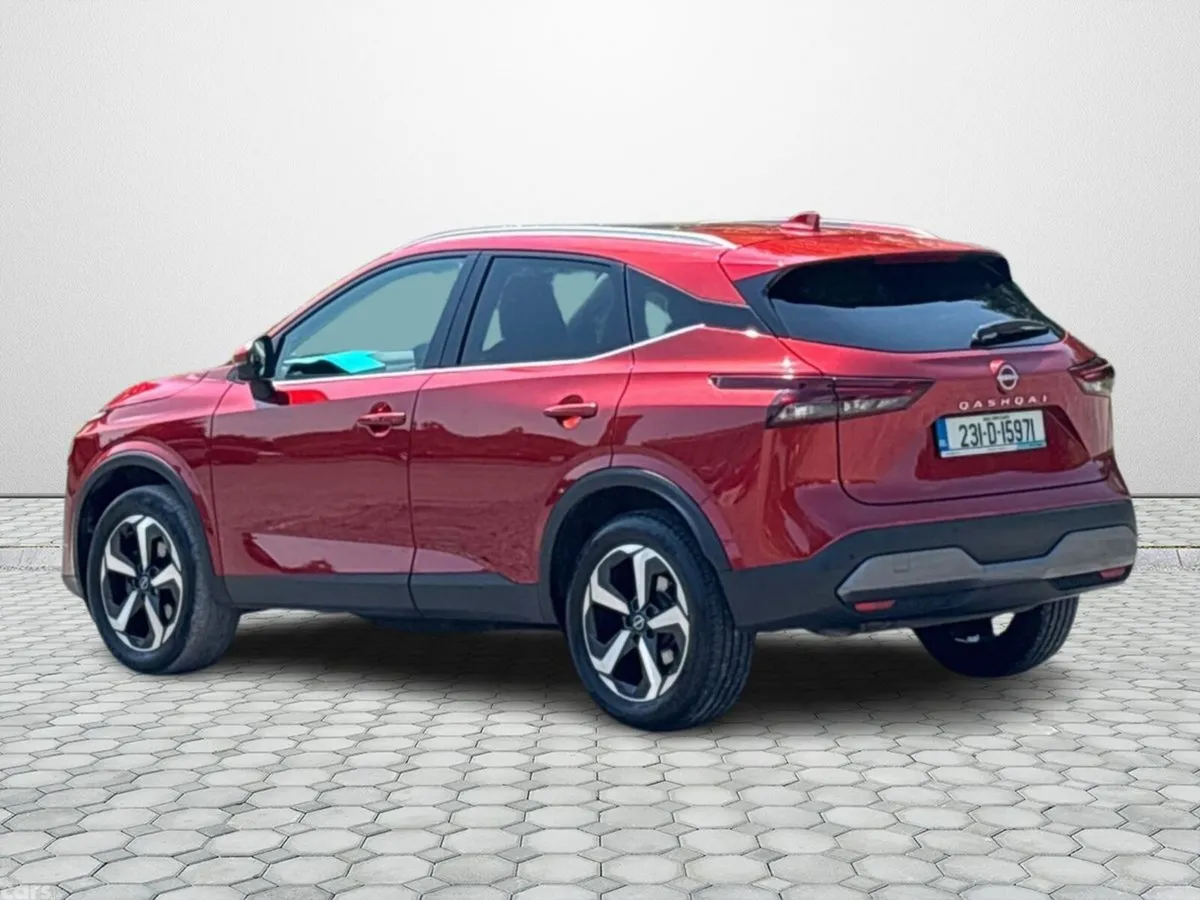 Nissan Qashqai MPV, Petrol, 2023, Red