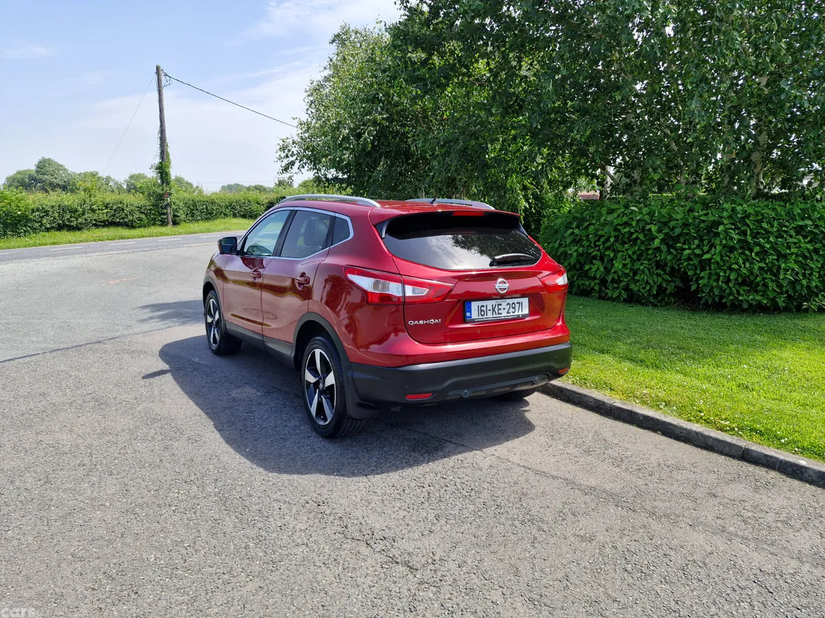 Nissan Qashqai Hatchback, Petrol, 2016, Red