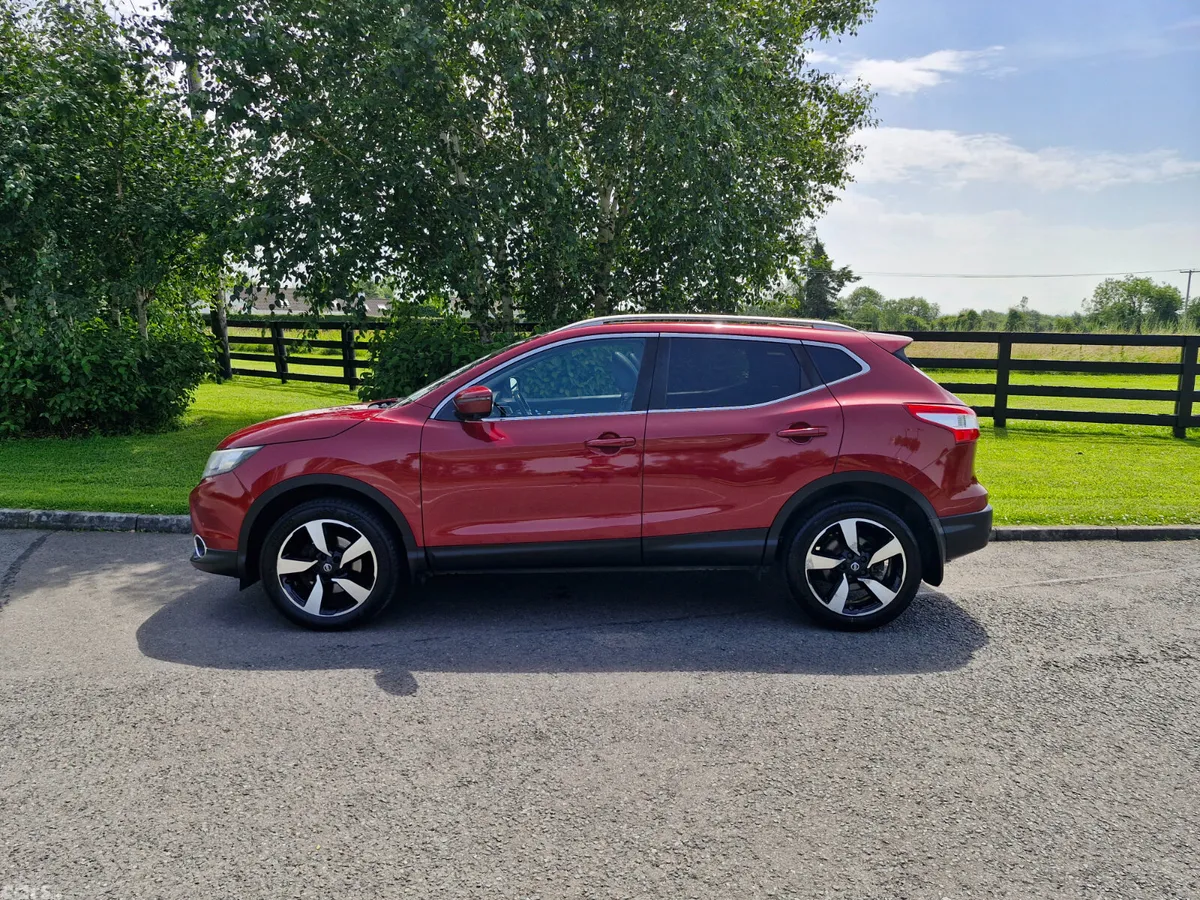 Nissan Qashqai Hatchback, Petrol, 2016, Red