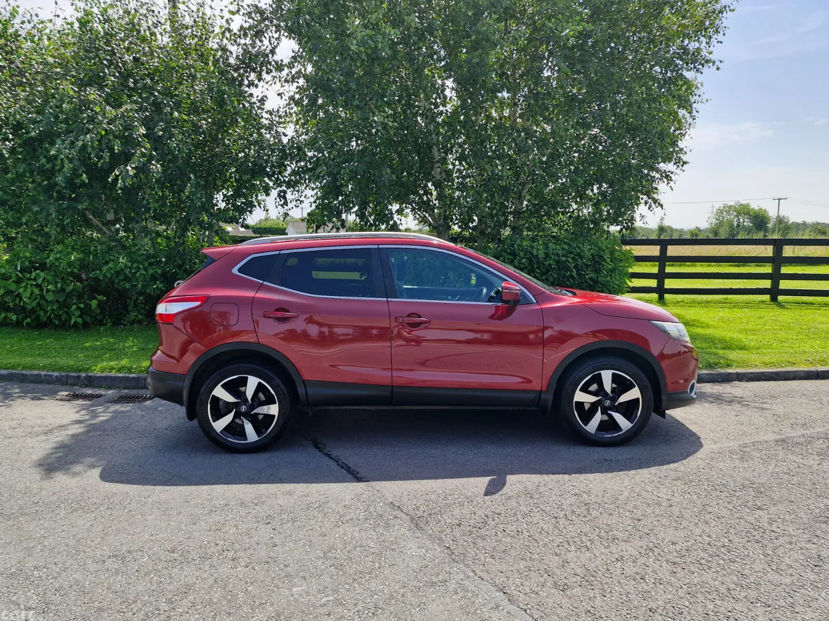 Nissan Qashqai Hatchback, Petrol, 2016, Red