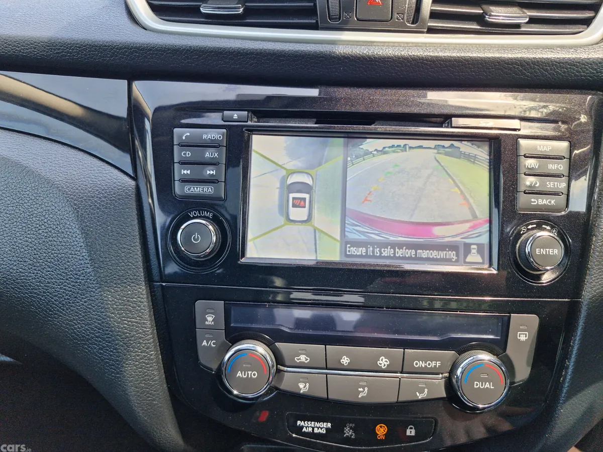 Nissan Qashqai Hatchback, Petrol, 2016, Red