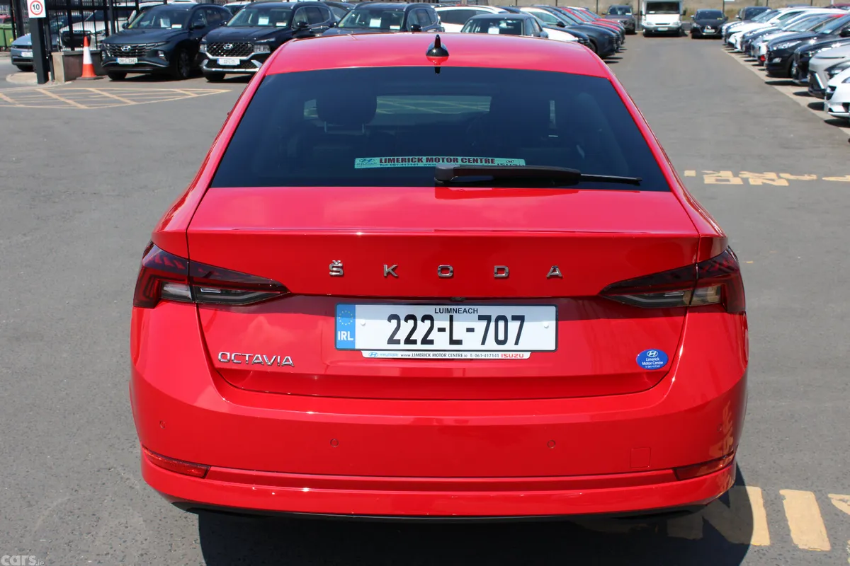 Skoda Octavia Saloon, Petrol, 2022, Red