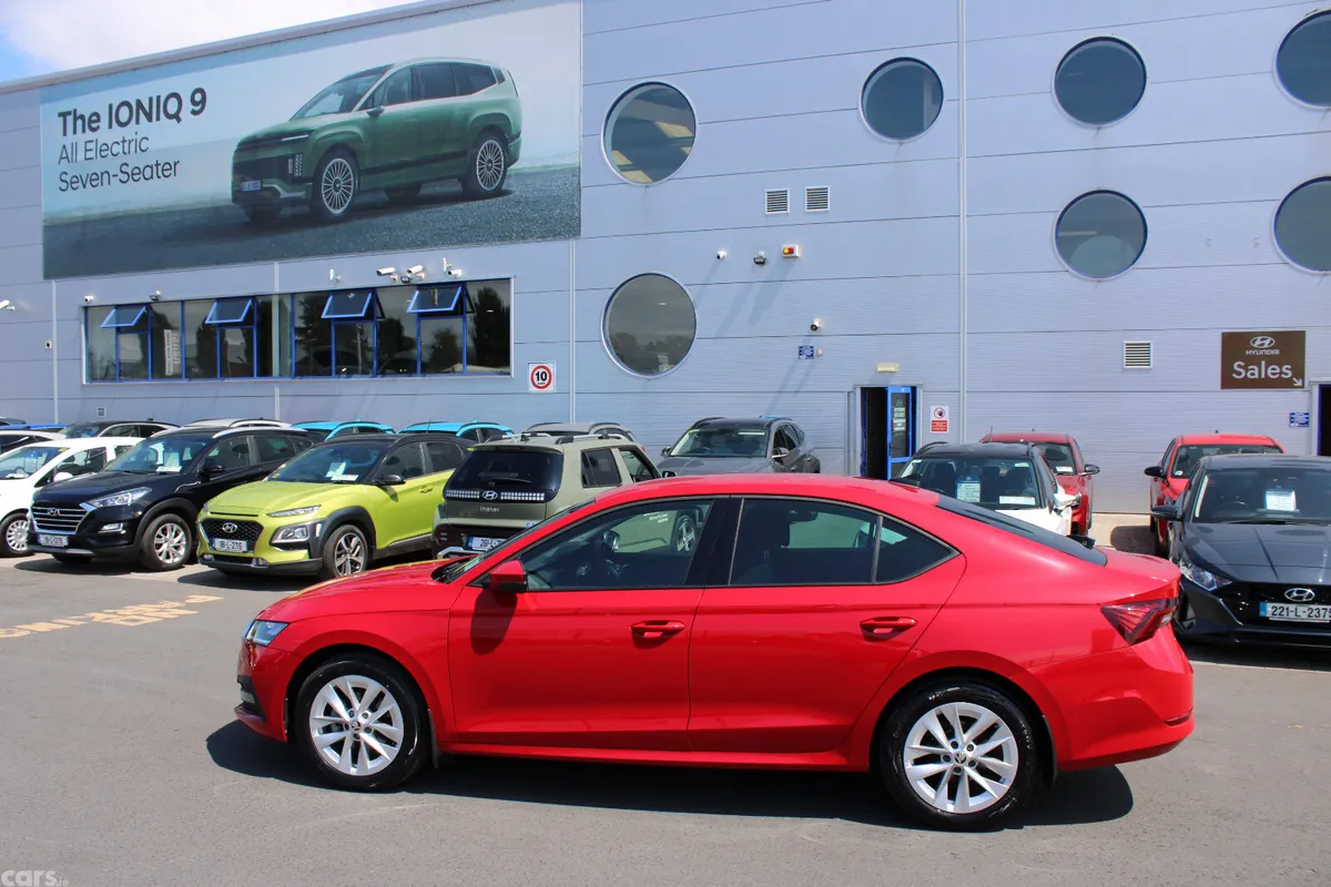 Skoda Octavia Saloon, Petrol, 2022, Red
