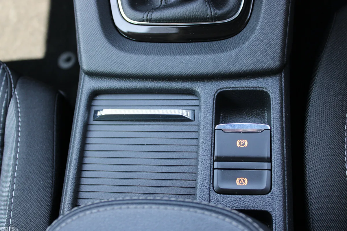 Skoda Octavia Saloon, Petrol, 2022, Red