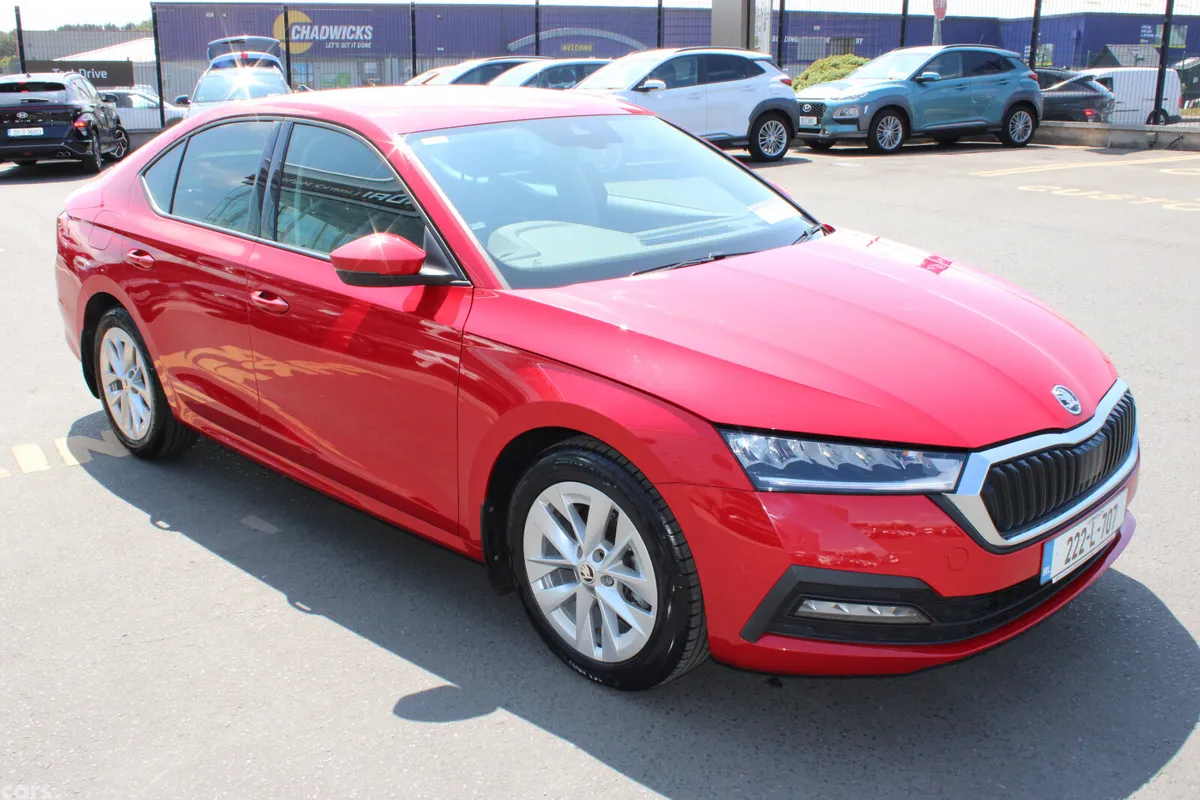 Skoda Octavia Saloon, Petrol, 2022, Red