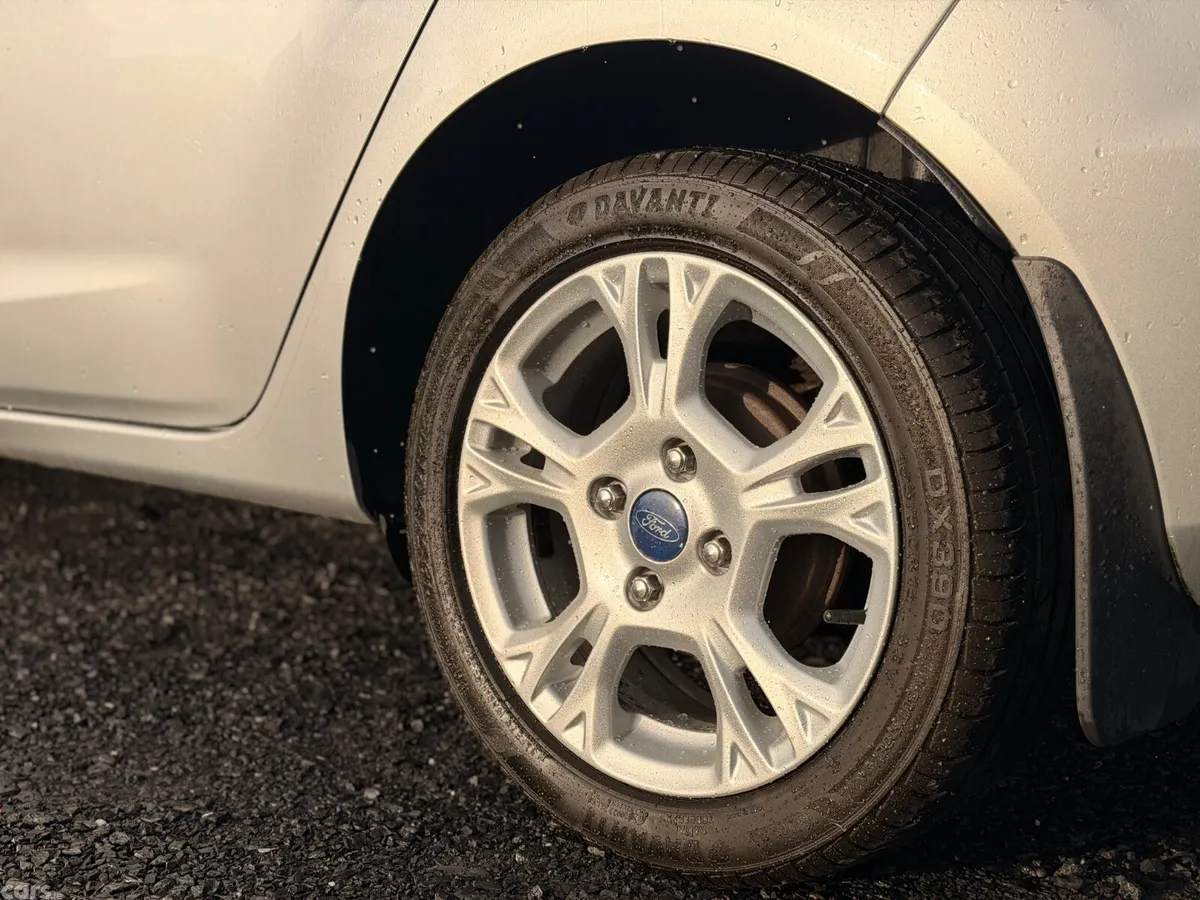 Ford Fiesta Hatchback, Petrol, 2016, Silver