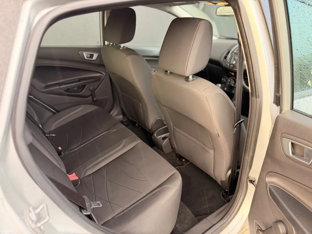 Ford Fiesta Hatchback, Petrol, 2016, Silver