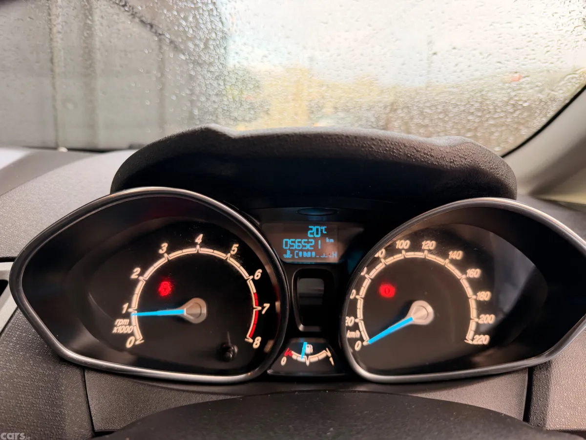Ford Fiesta Hatchback, Petrol, 2016, Silver