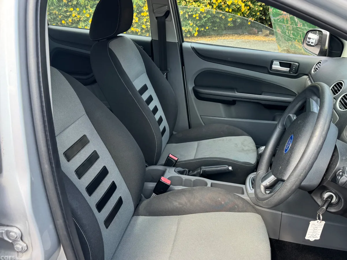 Ford Focus Hatchback, Diesel, 2011, Silver