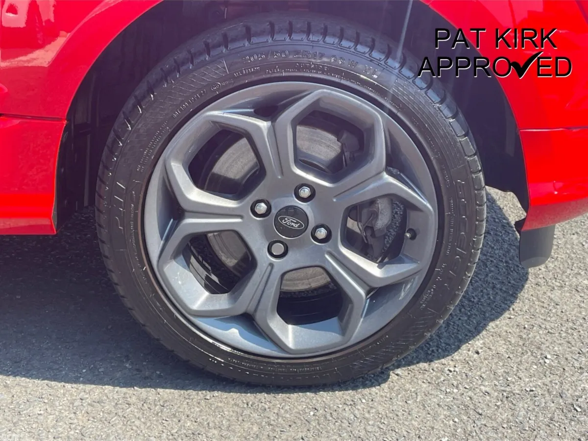 Ford EcoSport Hatchback, Petrol, 2018, Red