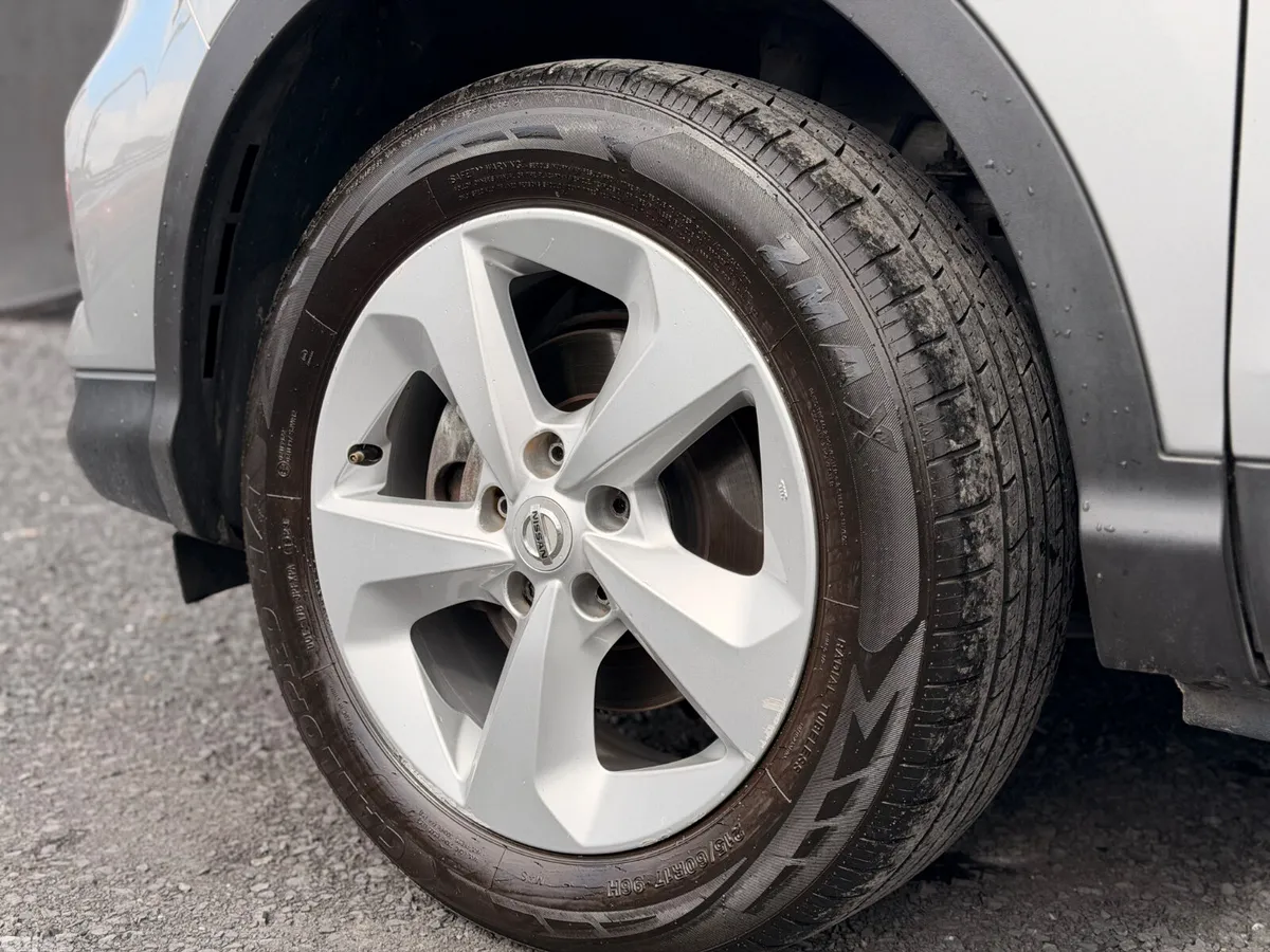 Nissan Qashqai SUV, Petrol, 2017, Silver