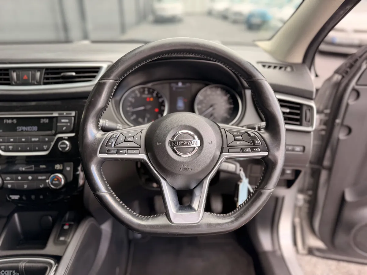 Nissan Qashqai SUV, Petrol, 2017, Silver