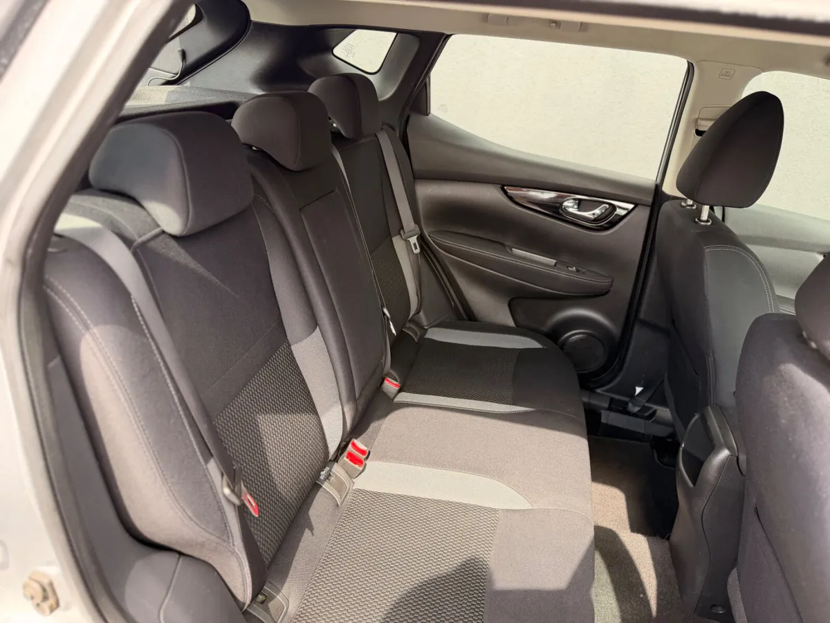 Nissan Qashqai SUV, Petrol, 2017, Silver