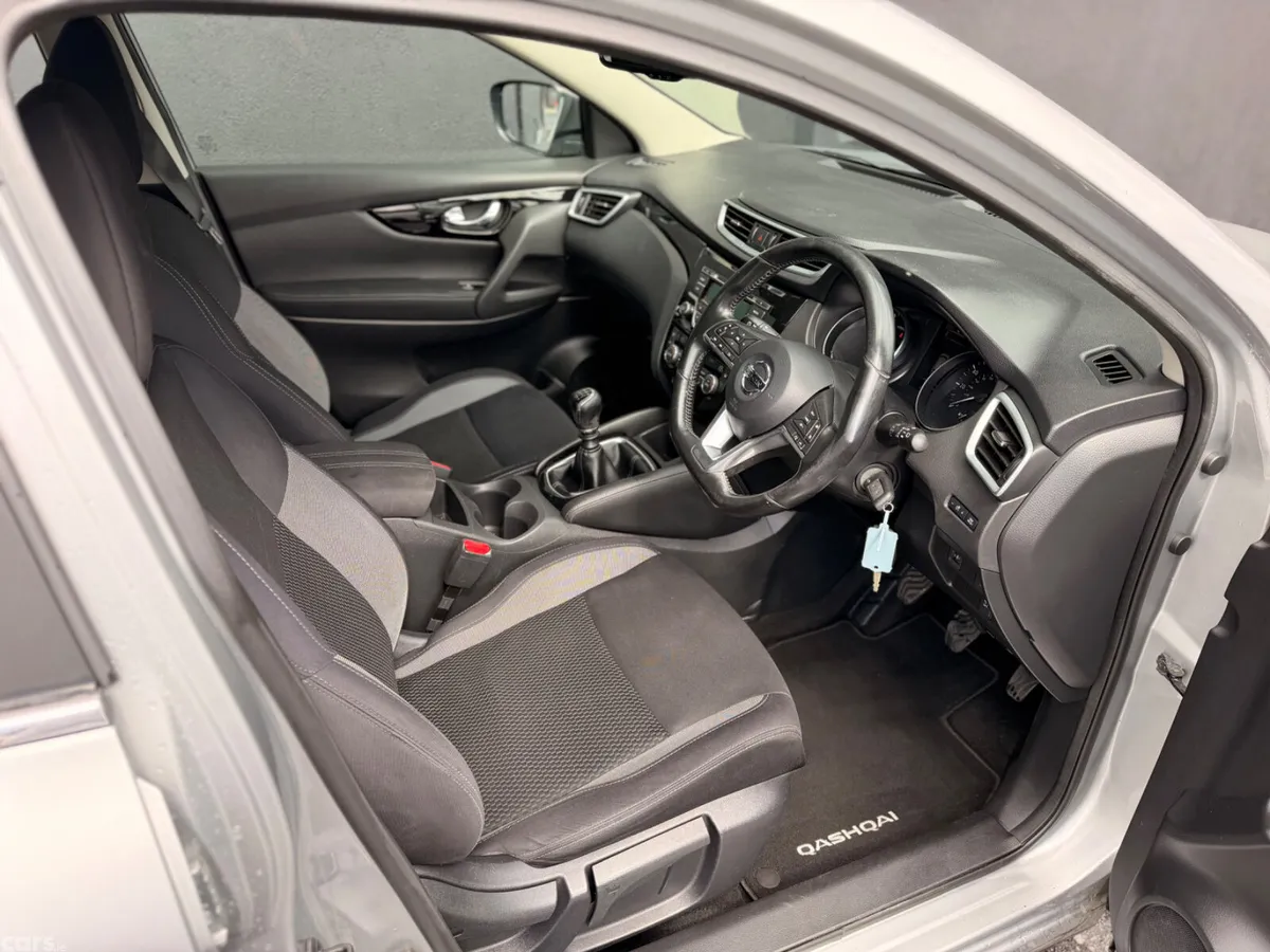 Nissan Qashqai SUV, Petrol, 2017, Silver