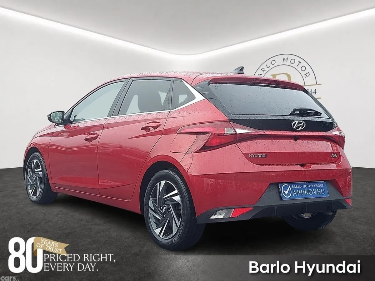 Hyundai i20 Hatchback, Petrol, 2023, Red