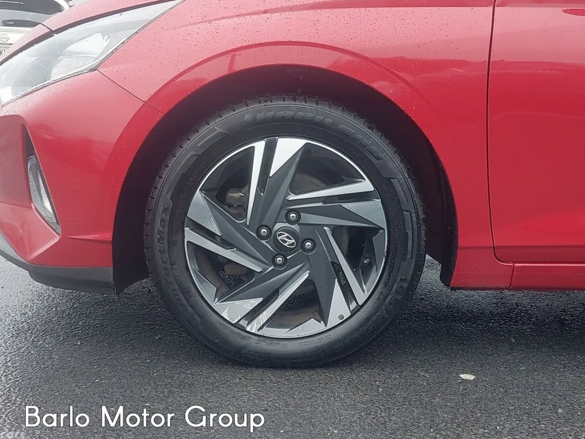 Hyundai i20 Hatchback, Petrol, 2023, Red
