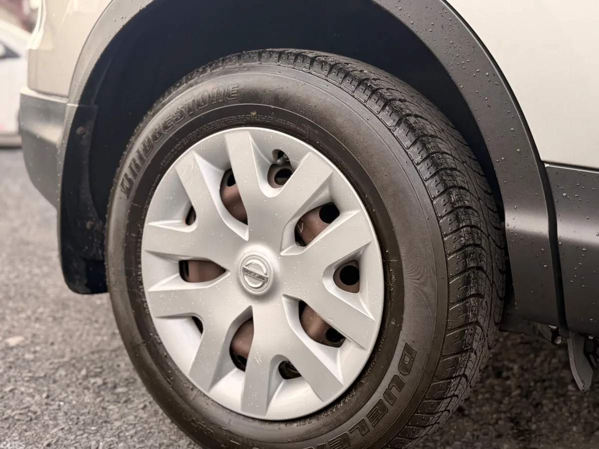 Nissan Qashqai Hatchback, Petrol, 2014, Silver