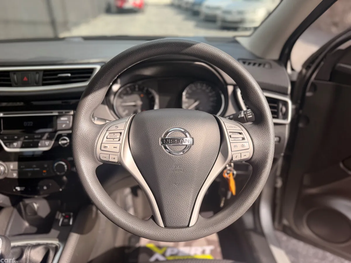 Nissan Qashqai Hatchback, Petrol, 2014, Silver