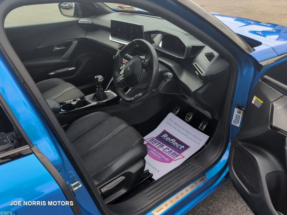 Peugeot 2008 MPV, Petrol, 2022, Blue